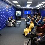 «Единая Россия» в свой День рождения поблагодарила волонтёров и благотворителей, которые участвуют в гуманитарной миссии партии
