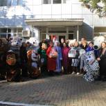 Единороссы поздравили пациентов детской инфекционной больницы с Новым Годом