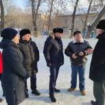 Партийцы осмотрели хоккейные корты в Ленинском районе