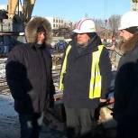 Омские единороссы контролируют строительство дома для переселенцев из аварийного жилья