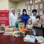«Единая Россия» доставила «Коробки храбрости» пациентам детских больниц в регионах