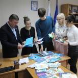«Единая Россия» отправила в зону СВО первые письма «Новогодней почты»