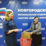 Печи-буржуйки, спальные мешки, лекарства и мёд: приёмные «Единой России» формируют подарки для участников СВО