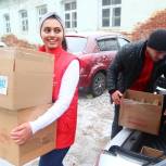 Астраханские единороссы передали детям ЛНР сладкие подарки к Новому году