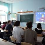 Депутаты Госдумы и представители рабочей группы по подготовке предложений поправок в Конституцию России провели открытый урок для школьников Абакана