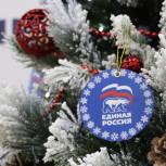 Янклович передал новогодний подарок молодому саратовцу в рамках акции «Ёлка желаний»