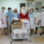 В Омске «Единая Россия» доставила «Коробки храбрости» пациентам детских больниц