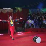 Партийцы организовали детям из Херсонской области посещение цирка