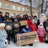 Активисты «Единой России» поздравили детей, оставшихся без попечения родителей в Миньяре