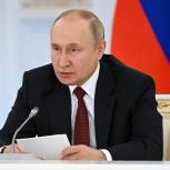 Владимир Путин предложил организовать для студентов колледжей и вузов учёбу в волонтёрских центрах