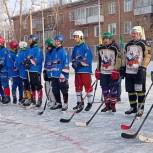 Депутаты «Единой России» помогли с ремонтом хоккейной коробки в Ленинском районе Новосибирска