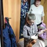 Гитара, посещение игрового центра и аквапарка: Андрей Турчак исполнил новогодние желания детей в регионах