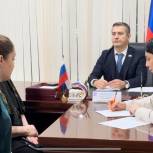 Хаджимурад Малаев провел прием граждан на площадке «Единой России»
