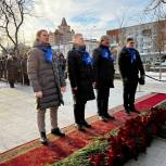 В Перми единороссы приняли участие в церемонии возложения цветов, посвященной Дню Героев Отечества