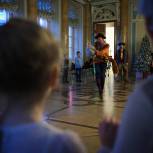 Выставки, утренники, сладости: «Единая Россия» создаёт новогоднее настроение детям по всей стране