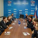 Школьники Заводского района обсудили Конституцию России с депутатами