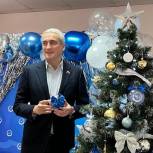 В рамках акции «Елка желаний» депутат Госдумы Евгений Нифантьев помог исполнить мечты детей из многодетной семьи