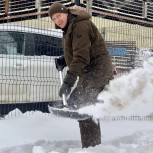 Единороссы центра столицы помогают городским службам в уборке снега