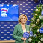 Сенатор Инна Святенко приняла участие в новогодней акции «Елка желаний»