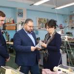 «Единая Россия» проверила уникальное производство по пошиву амуниции для бойцов СВО