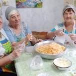 Домашние обеды и подарки: лискинские единороссы поддержали инициативу местных активисток