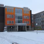 Артем Бранов проверил ход строительно-монтажных работ школы в Кальном