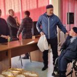 Активисты партпроекта «Старшее поколение» вручили в Чечне подарки одиноким пожилым людям