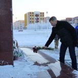 Партийцы и общественники Чукотки почтили память неизвестного солдата