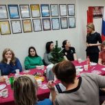 Активистки Женского движения Единой России накануне Нового года проводят встречи с жёнами участников СВО