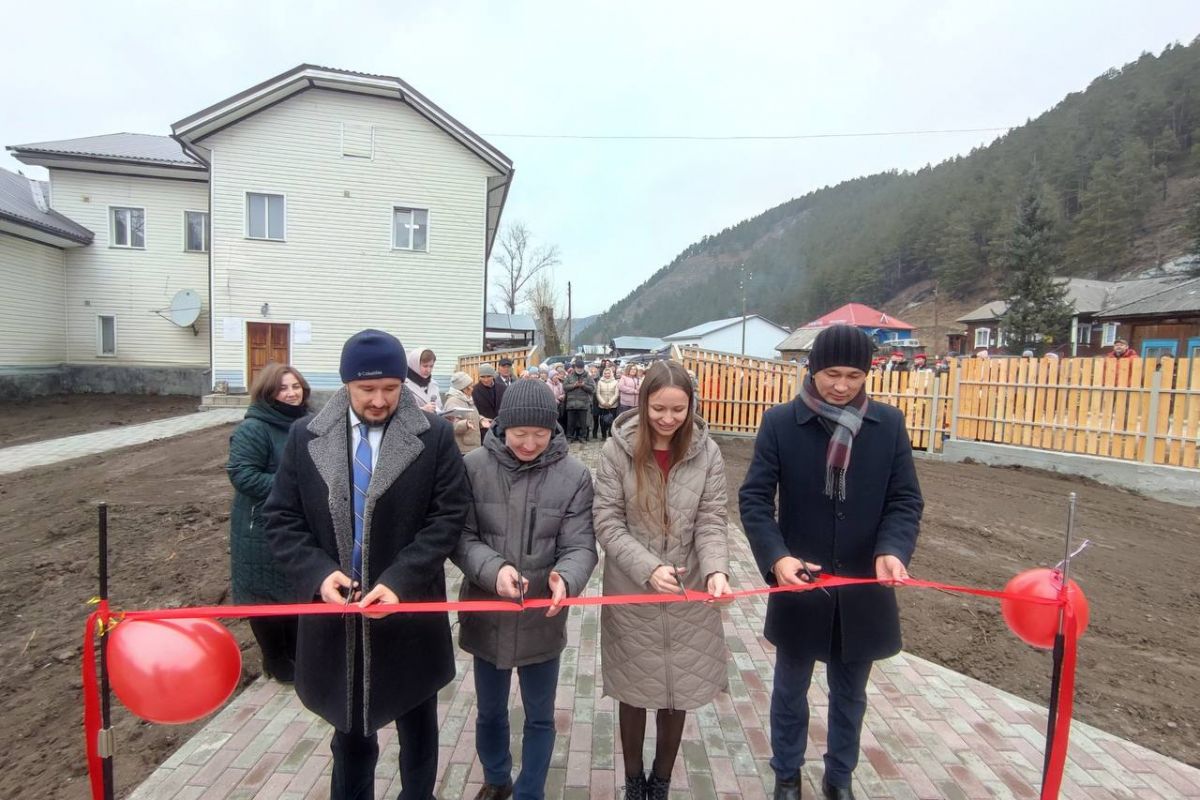 В Элекмонаре торжественно открыли сквер Победы