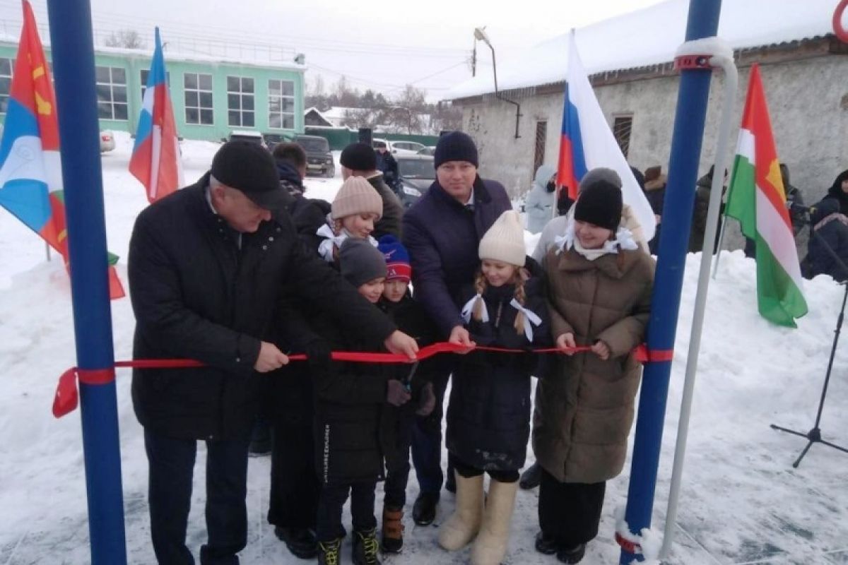 В Полотняном Заводе установили хоккейную коробку и площадку ГТО