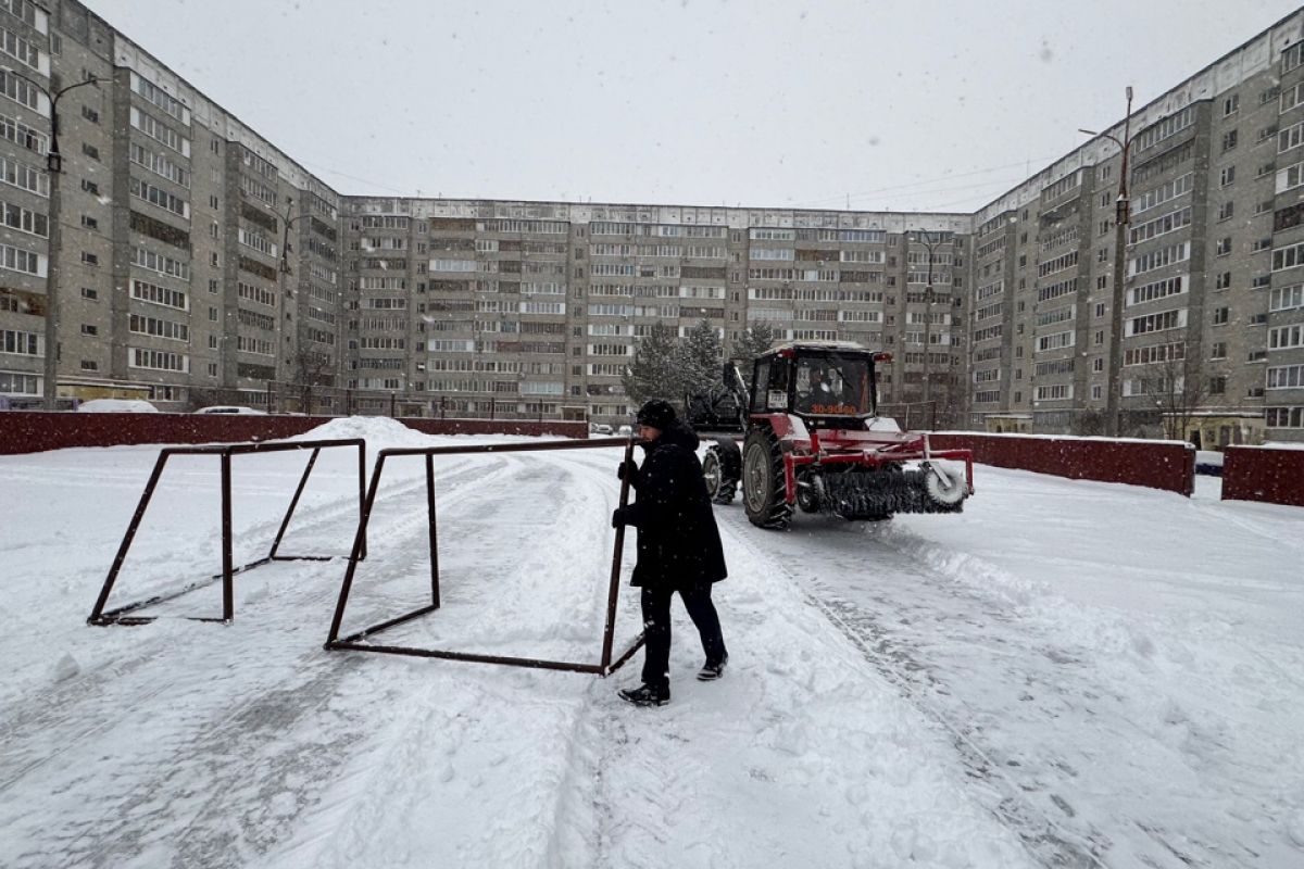 В Йошкар-Оле «Партийный десант» проверил готовность катка к зимнему сезону