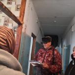 Омские единороссы проверили ход ремонта школы искусств в Большеуковском районе