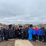 Единороссы Кумторкалинского района приняли участие в посадке деревьев в «Саду памяти»