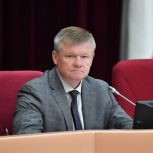 Михаил Исаев призвал потратить средства, запланированные на корпоративы, на помощь СВО