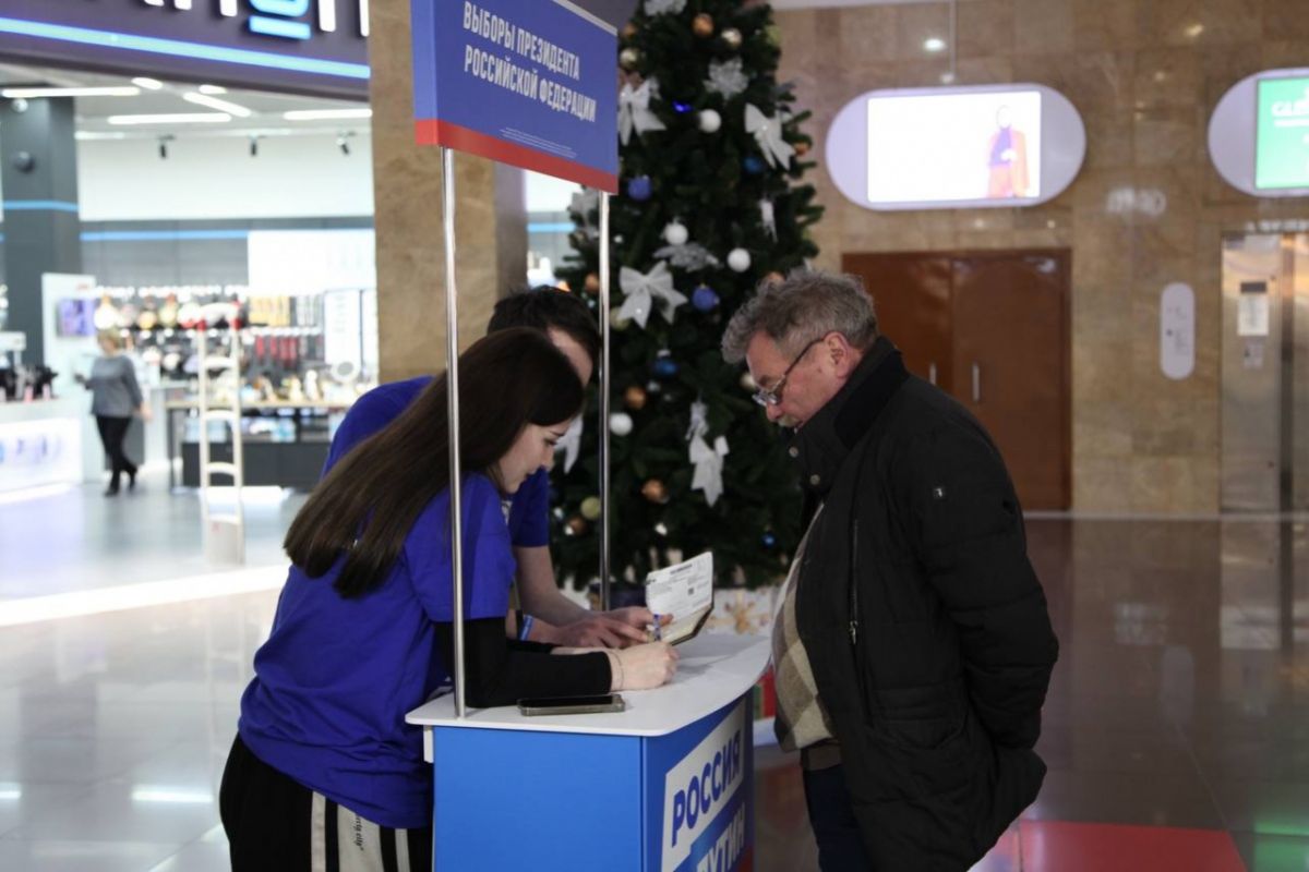 В Мурманске стартовал сбор подписей в поддержку Владимира Путина |  25.12.2023 | Мурманск - БезФормата