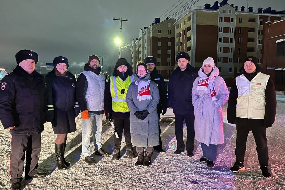 Молодогвардейцы Советского района организовали акцию «Внимание, на дороге  дети!».