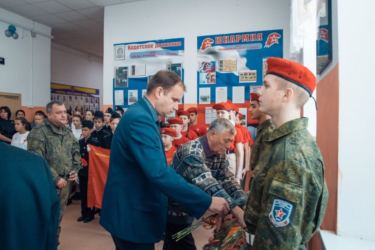 Абдулинцы увековечили память героев-земляков | 12.12.2023 | Новости  Оренбурга - БезФормата