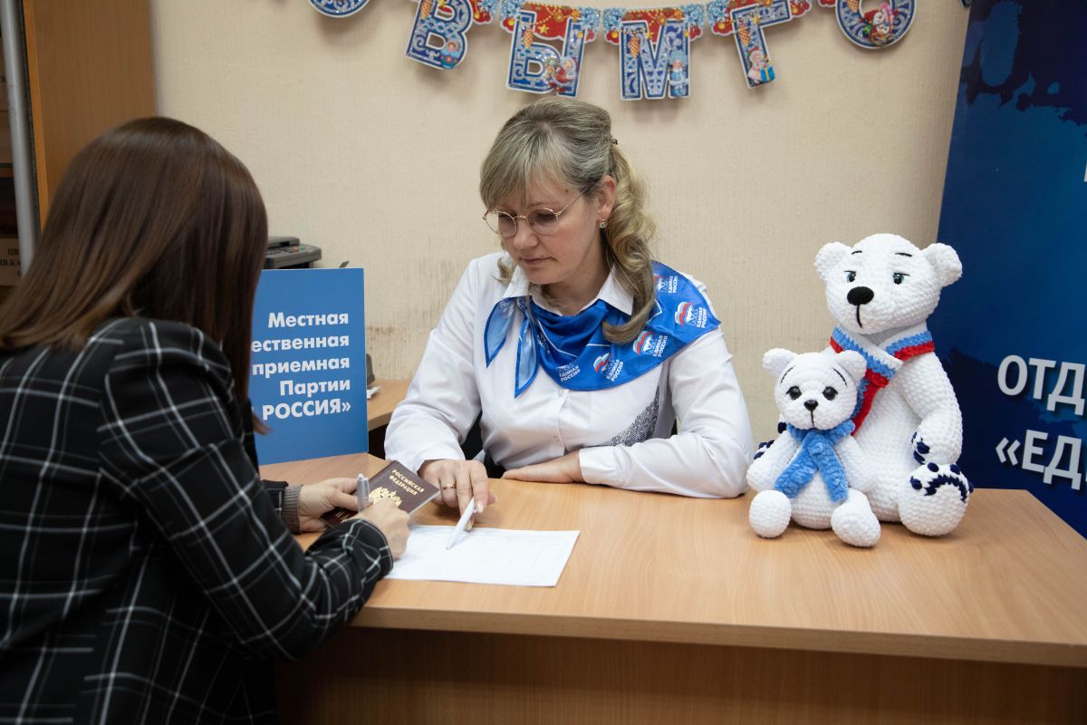 Подписи за кандидата в Президенты Владимира Путина принимаются в местных  отделениях партии