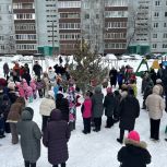 Ульяновские единороссы устроили предновогодний праздник для жителей Засвияжья