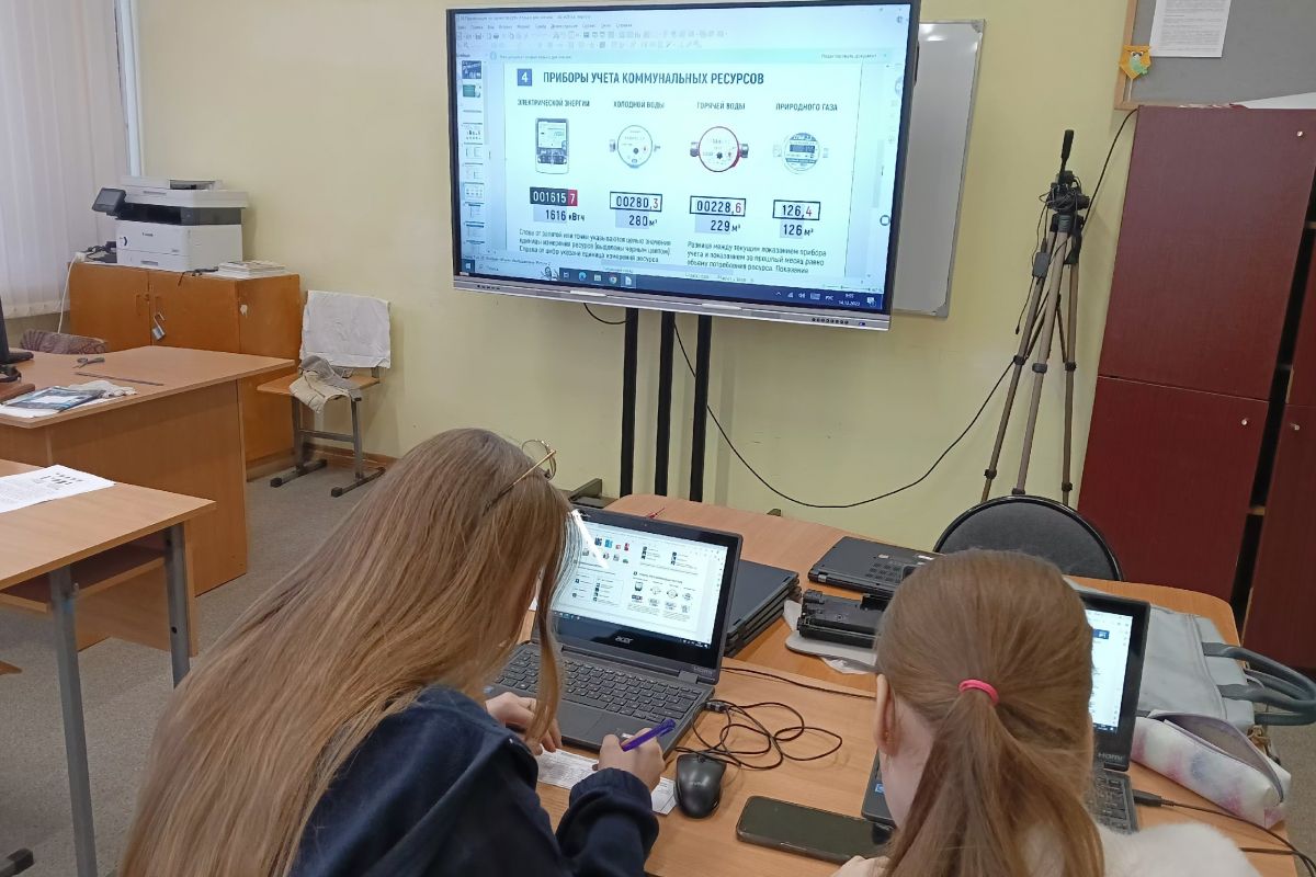 В Советском районе активисты «Единой России» провели игру «Домовой» для школьников