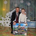 «Единая Россия» поздравляет детей с наступающим Новым годом в рамках акции «Елка желаний»