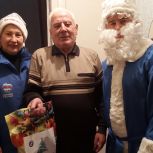Партийцы Новолялинского отделения «Единой России» поздравили представителей старшего поколения с Новым годом