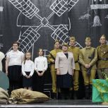 В Тульской области «Единая Россия» организовала показ военно-патриотического спектакля