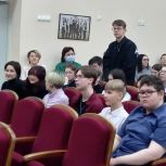 В Берёзовском районе «Единая Россия» организовала встречу участников спецоперации со школьниками