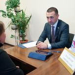 Депутат Владимир Срабонянц провел прием в Усть-Донецком районе