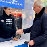 Единороссы поставили свои подписи в поддержку выдвижения Путина на выборах президента
