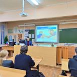 Врачи Мурманского областного клинического многопрофильного центра продолжают проводить уроки в школах города