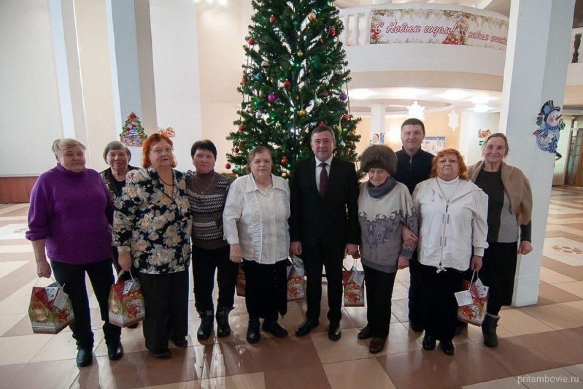 В Притамбовье прошла благотворительная акция для пенсионеров «Серебряная ёлка»