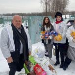 В Москве единороссы передали в приют для животных более 150 кг корма